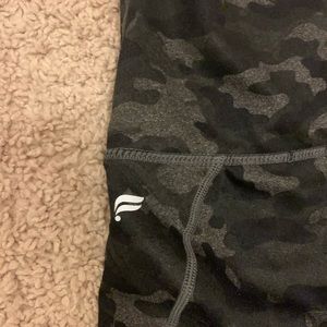 Fabletics Mila High-Waisted Camo Pocket 7/8